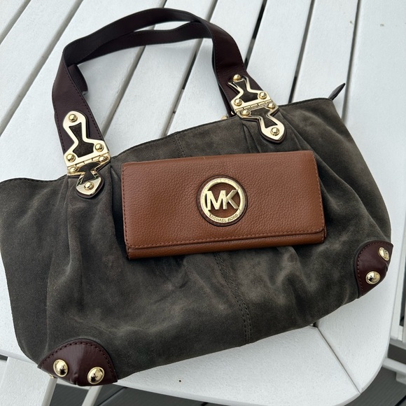 Micheal Kors Olive Green Suede Purse/ handbag - Picture 3 of 7